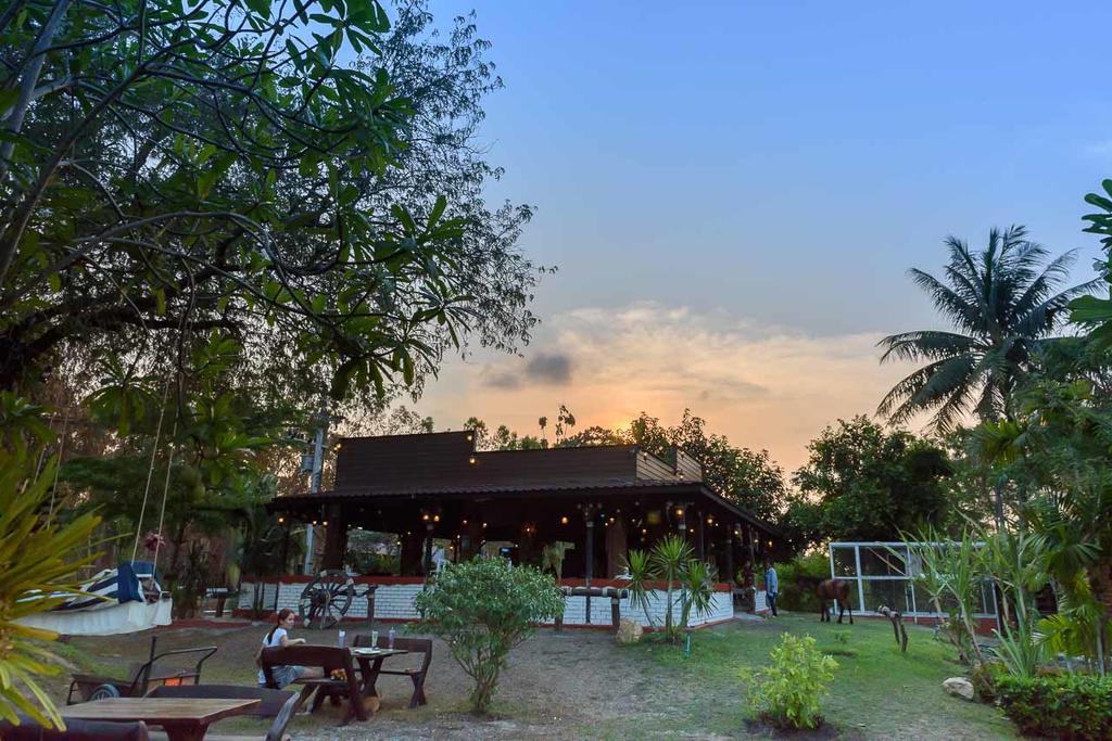 Cowboy Farm Resort Pattaya Ban Huai Yai エクステリア 写真