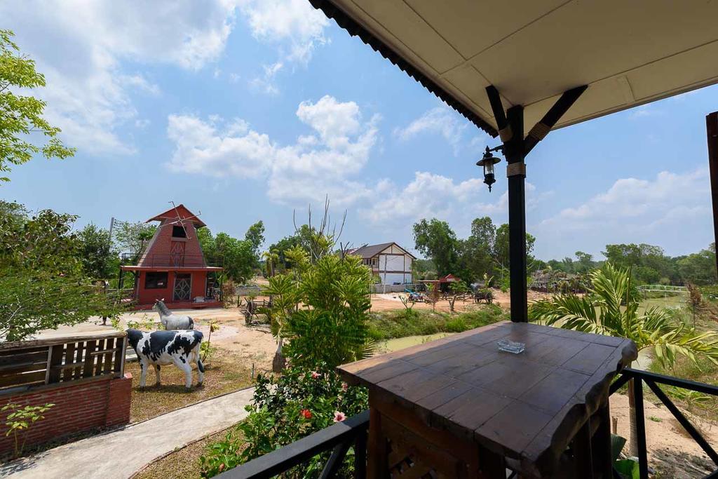 Cowboy Farm Resort Pattaya Ban Huai Yai エクステリア 写真